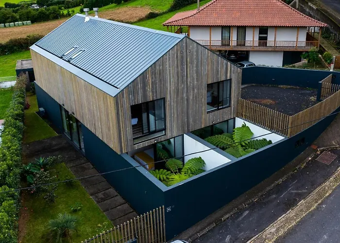 Furnas Houses